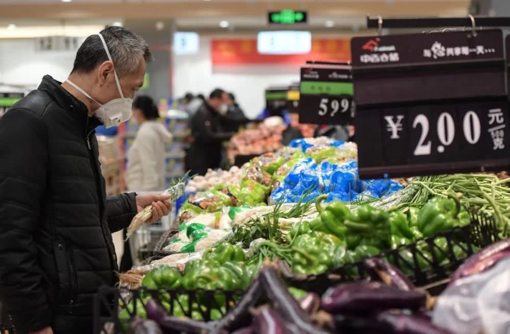 疫情中，一個(gè)中產(chǎn)家庭能撐多久？